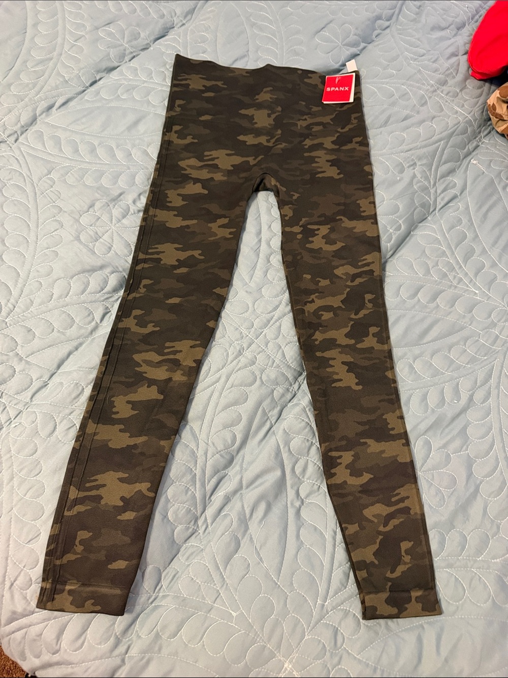 SPANX womans Camo Leggings — Olive and Dark Green size medium NWT